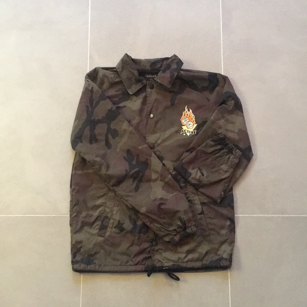 men’s camouflage active windbreaker.